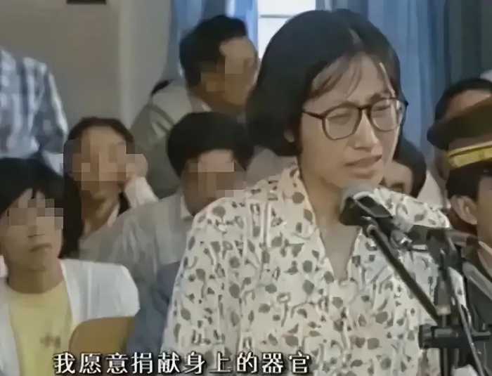 上海女教师，将学生骗至废弃楼房，对她说：老师帮你洗头，随后将1瓶硫酸泼向她…