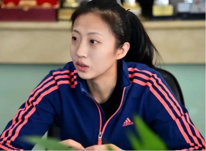 中国女排郎平的爱徒，31岁拒绝退役、父母催婚，想再拼一个冠军