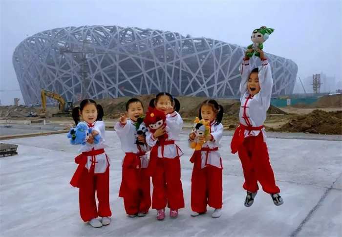 中国首例五胞胎，被称真人奥运五福娃，父亲因过劳去世，现如何